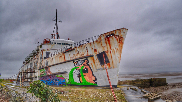 Illustration for article titled Need To Cry At Work But Don’t Want Your Male Coworkers To Lose Respect For You? Here Are 5 Photos Of Damaged Boats To Pretend That You’re Sad About